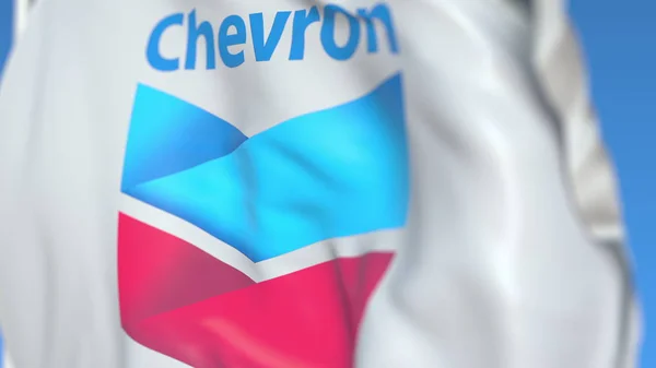 Chevron Corporation logosu ile bayrak sallayarak, yakın çekim. Editoryal 3d render — Stok fotoğraf