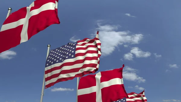 デンマークとアメリカの旗を空の背景に振り、3Dレンダリング — ストック写真