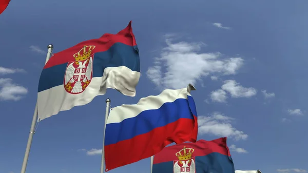 Waving flagi Serbii i Rosji na tle nieba, renderowanie 3D — Zdjęcie stockowe
