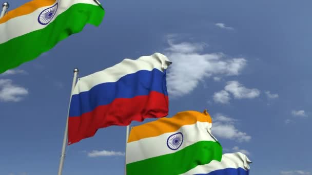 Riga di bandiere sventolanti di India e Russia, animazione 3D loop — Video Stock