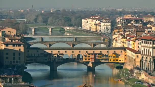 Famosa Ponte Vecchio e outras pontes em Florença, Itália — Vídeo de Stock