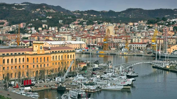 La città portuale di La Spezia e la base navale, Italia — Foto Stock