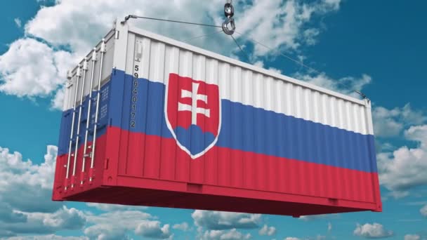 スロバキアの旗を持つ貨物コンテナ。スロバキアのインポートまたはエクスポート関連の概念 3D アニメーション — ストック動画