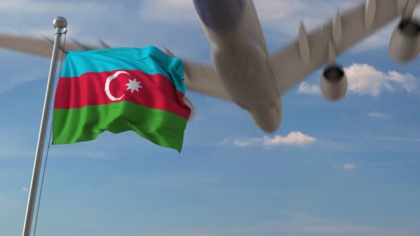 Aereo commerciale che sorvola la bandiera nazionale dell'Azerbaigian. Animazione 3D relativa al trasporto aereo azero — Video Stock