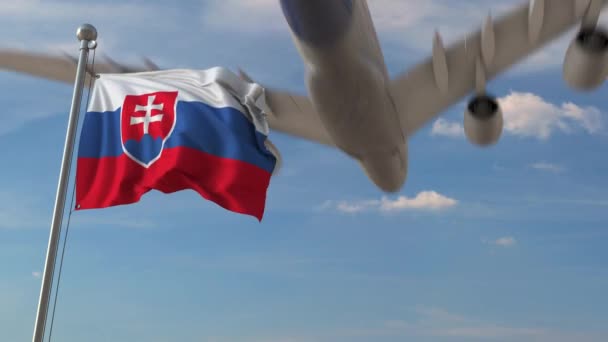 Trafikflygplan som passerar över Slovakiens nationella flagga. Slovakiska Air Transportation relaterade 3D-animering — Stockvideo