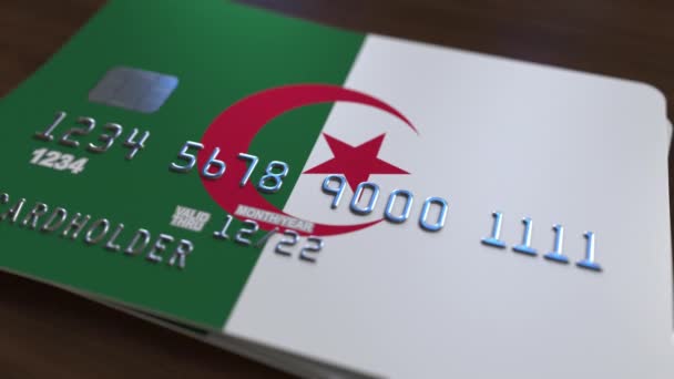 Cartão de crédito com bandeira da Argélia. Animação relacionada com o sistema bancário nacional argelino — Vídeo de Stock