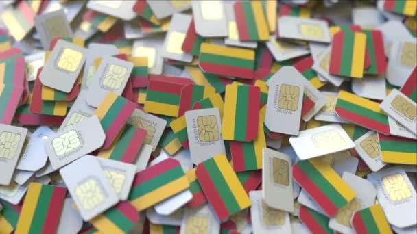 Muitos cartões SIM com bandeira da Lituânia. Animação 3D relacionada a telecomunicações móveis lituanas — Vídeo de Stock