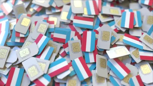 Muitos cartões SIM com bandeira de Luxemburgo. Animação 3D relacionada com telecomunicações móveis luxemburguesas — Vídeo de Stock