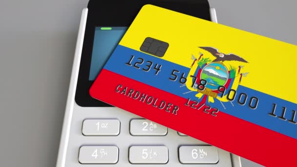 Plastkort featuring Ecuador flagga och POS betalning Terminal. Ecuadorianska banksystemet eller Retail relaterade 3D-animering — Stockvideo