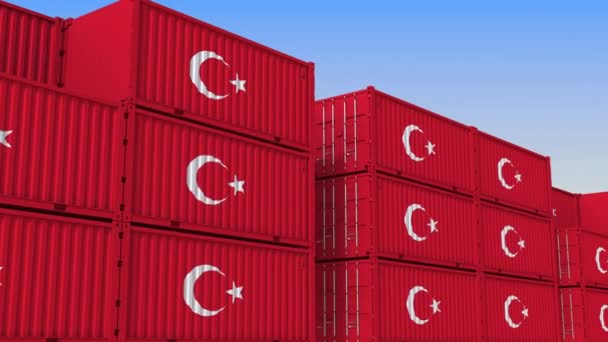Αποθήκη εμπορευματοκιβωτίων γεμάτη δοχεία με σημαία της Τουρκίας. Τουρκική εξαγωγή ή εισαγωγή σχετικά loopable 3D κινούμενα σχέδια — Αρχείο Βίντεο