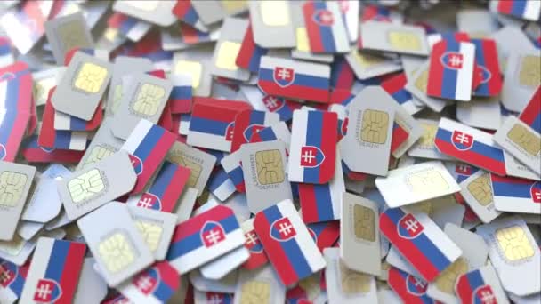 Muchas tarjetas SIM con bandera de Eslovaquia. Animación 3D relacionada con las telecomunicaciones móviles eslovacas — Vídeos de Stock