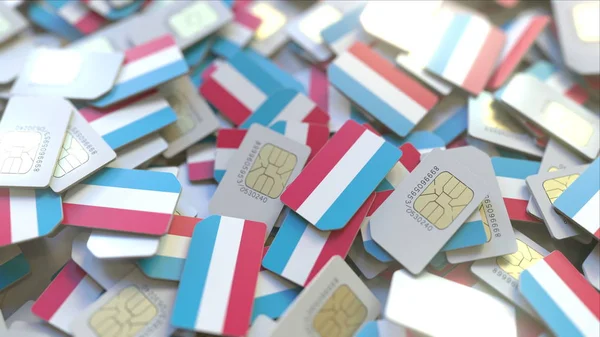 Viele SIM-Karten mit luxemburgischer Flagge. luxemburgische mobile Telekommunikation im Zusammenhang mit 3D-Rendering — Stockfoto