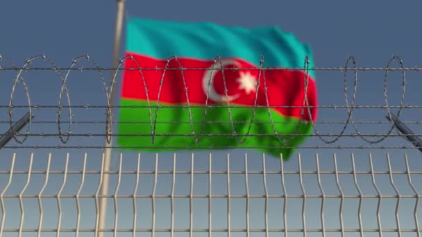 Bandeira voadora do Azerbaijão atrás da cerca de arame farpado. Animação 3D loopable conceitual — Vídeo de Stock