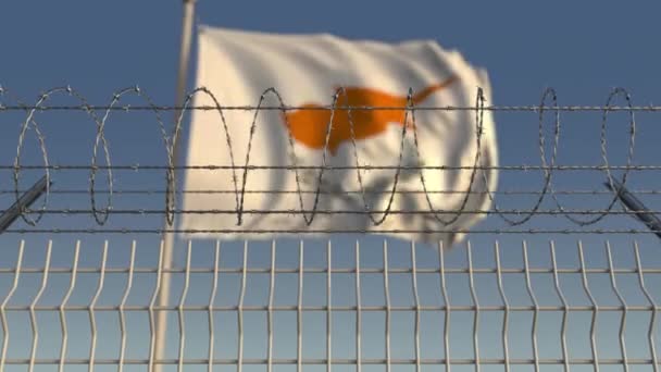 Nationale vlag van Cyprus achter prikkeldraad hek. Conceptuele loop bare 3D-animatie — Stockvideo