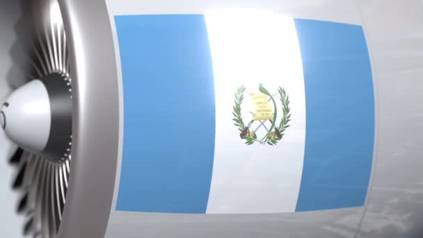 Zwaaiende vlag van Guatemala op vliegtuig tourbine motor. Aviation gerelateerde 3D-animatie — Stockvideo