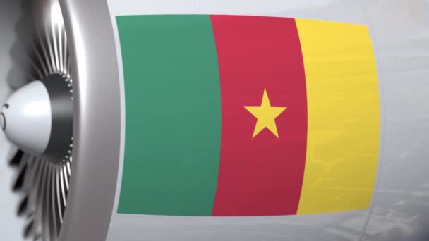 Bandeira nacional de Camarões no motor turbina avião. Animação 3D relacionada à aviação — Vídeo de Stock