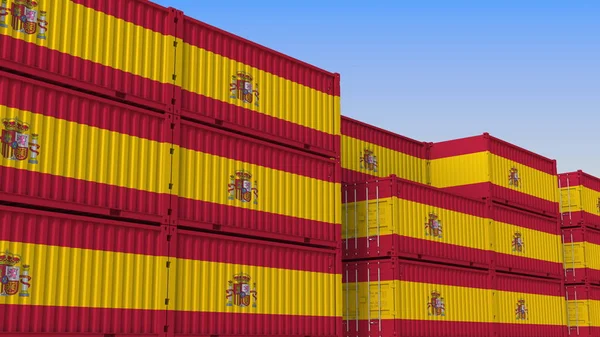 Contenedor patio lleno de contenedores con bandera de España. Renderizado 3D relacionado con la exportación o importación española —  Fotos de Stock