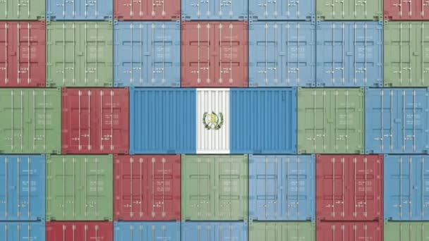 Frachtcontainer mit der Flagge Guatemalas. guatemaltekische Waren im Zusammenhang mit konzeptioneller 3D-Animation — Stockvideo