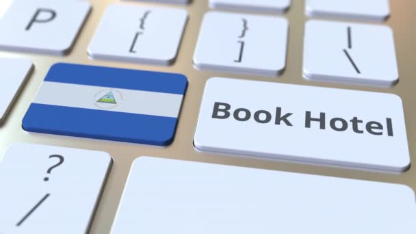 Boek Hotel tekst en vlag van Nicaragua op de knoppen op het toetsenbord van de computer. Aan reis gerelateerde conceptuele 3D-animatie — Stockvideo