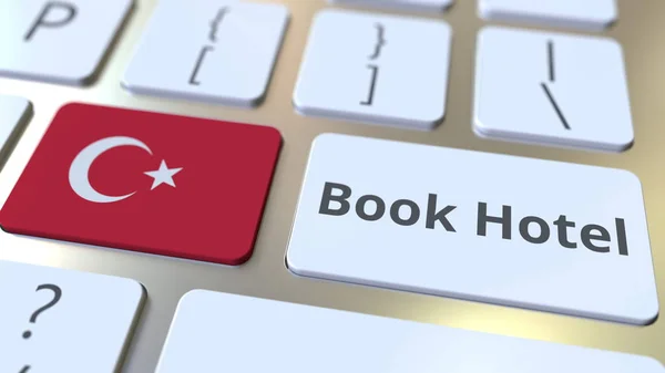 BOOK HOTEL текст и флаг Турции на кнопках на клавиатуре компьютера. Концептуальная 3D рендеринг — стоковое фото