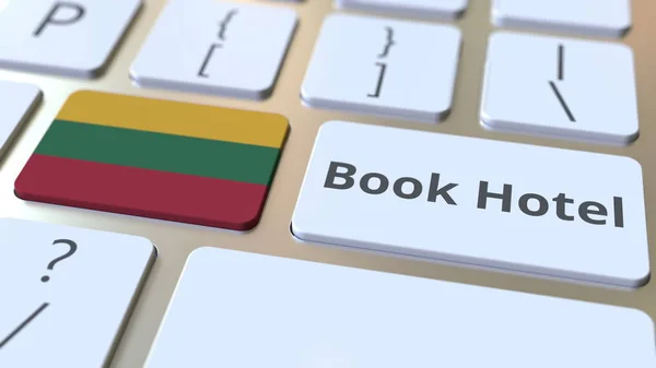 Κλείστε το κείμενο του ξενοδοχείου και τη σημαία της Λιθουανίας στα κουμπιά του πληκτρολογίου του υπολογιστή. Σχετικά με τα ταξίδια εννοιολογική απόδοση 3D — Φωτογραφία Αρχείου