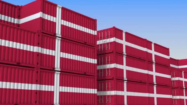 Kontejnerová loděnice plná kontejnerů s dánským vlajkou. Dánský export nebo import související smykliatelná 3D animace — Stock video