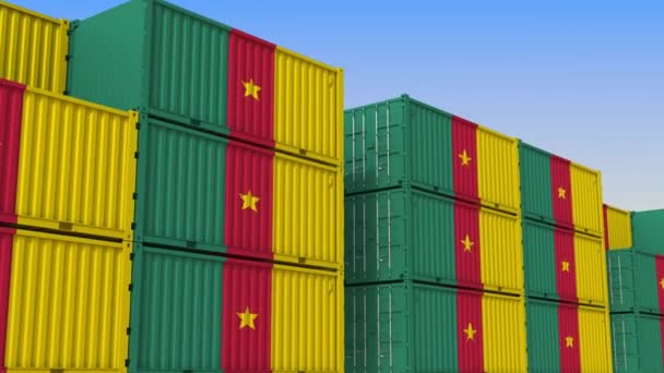 Kaplarla dolu konteyner bahçesinde Kamerun bayrağı. Cameroonian ihracat veya ithalat ilgili loopable 3D animasyon — Stok video