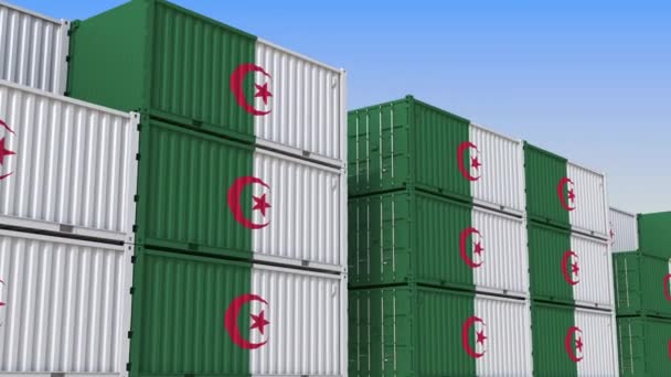 Cantiere container pieno di container con bandiera algerina. Esportazione algerina o importazione correlate animazione 3D loopable — Video Stock