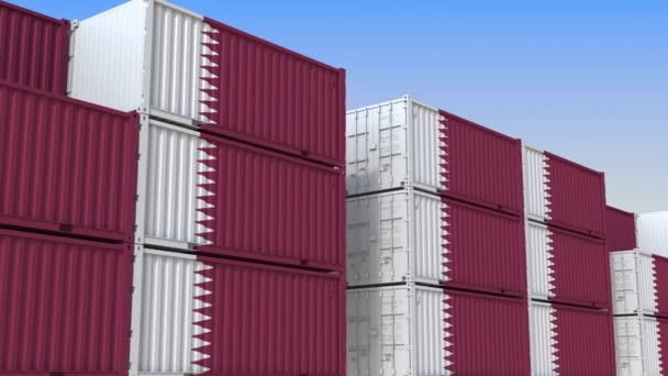 Αποθήκη εμπορευματοκιβωτίων γεμάτη δοχεία με σημαία του Κατάρ. Εξαγωγή ή εισαγωγή σχετικά loopable 3D κίνηση — Αρχείο Βίντεο