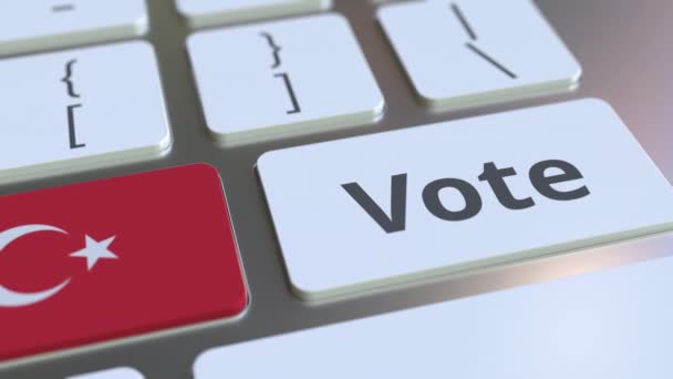 Abstimmungstext und Truthahnflagge auf den Tasten der Computertastatur. Wahlbezogene konzeptionelle 3D-Animation — Stockvideo