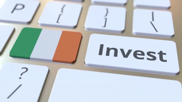 Na tlačítka na počítačové klávesnici Investujte text a vlajku Irské republiky. Koncepční 3D animace související s obchodními — Stock video