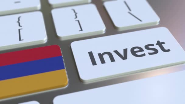 Investovat text a vlajku Arménie na tlačítkách na klávesnici počítače. Koncepční 3D animace související s obchodními — Stock video