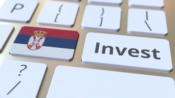 INVESTIR texto e bandeira da Sérvia nos botões no teclado do computador. Animação 3D conceitual relacionada com negócios — Vídeo de Stock