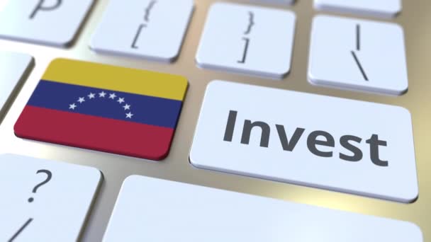 Investeer tekst en vlag van Venezuela op de knoppen op het toetsenbord van de computer. Bedrijfsgerelateerde conceptuele 3D-animatie — Stockvideo