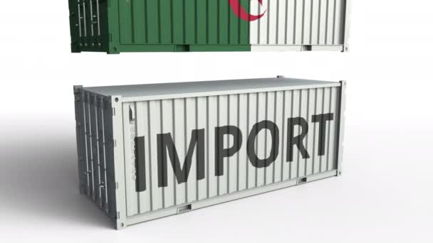 Kontener Cargo z flagą Algierii łamie kontener z tekstem importu. Koncepcyjna animacja 3D — Wideo stockowe