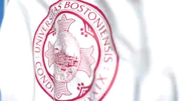 Bandera ondeando con el emblema de la Universidad de Boston, primer plano. Animación en 3D loopable editorial — Vídeo de stock