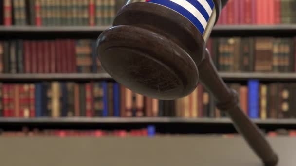 Kubánská vlajka na padajících soudcích Gavelem u soudu. Národní soudnictví nebo soudní příslušnost související konceptuální 3D animace — Stock video