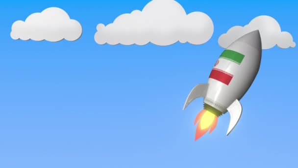 Íránská vlajka na raketovém létání vysoko na obloze. Íránský úspěch nebo vesmírný program související se smykličem — Stock video