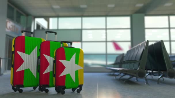 Путевые чемоданы с флагом Мьянмы. Концептуальная 3D анимация для туризма в Мьянме — стоковое видео