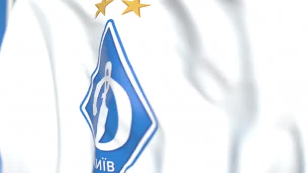 Integetett zászló a Dynamo Kyiv futballklub logo, közelről. Szerkesztőségi loopable 3D animáció — Stock videók