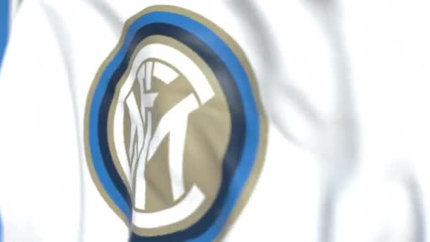 Flyvende flag med Inter Milan fodboldklublogo, close-up. Redaktionel loopable 3D animation – Stock-video