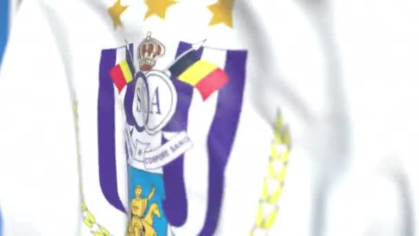 Bandiera volante con R.S.C. Logo della squadra di calcio Anderlecht, primo piano. Animazione 3D loop editoriale — Video Stock