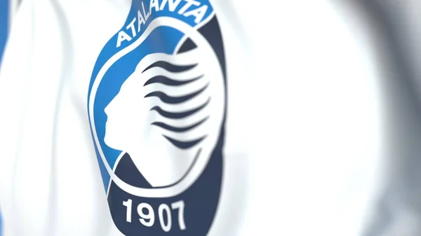 Zwaaiende vlag met Atalanta Football Club logo, close-up. Redactionele 3D-rendering — Stockfoto