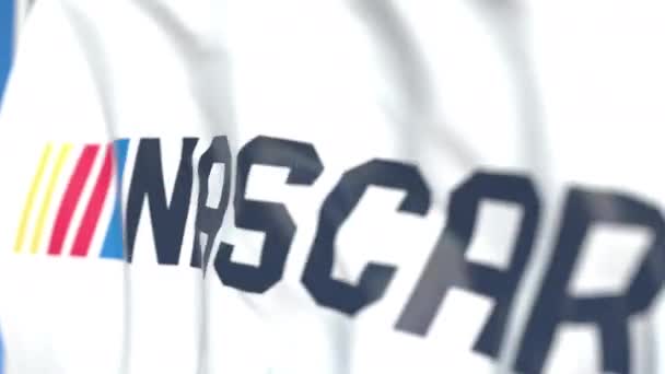 Drapeau volant avec logo Nascar, gros plan. Animation 3D en boucle éditoriale — Video