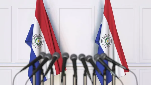 Conferencia de prensa oficial paraguaya. Banderas de Paraguay y micrófonos. Renderizado 3D conceptual —  Fotos de Stock