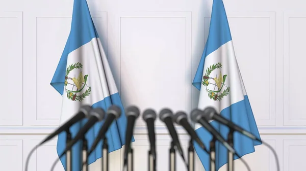 Conferencia de prensa oficial guatemalteca. Banderas de Guatemala y micrófonos. Renderizado 3D conceptual — Foto de Stock