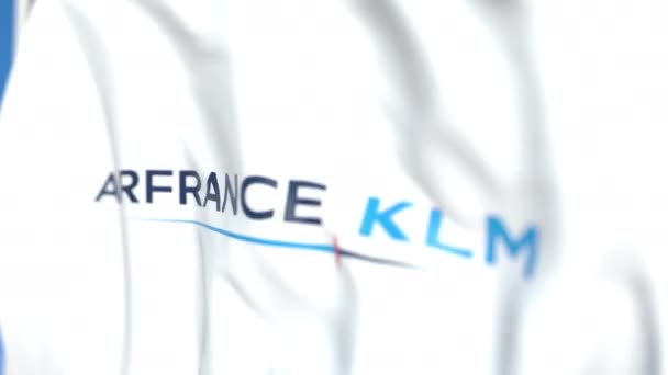 Vliegende vlag met Air France KLM logo, close-up. Redactionele loop bare 3D-animatie — Stockvideo