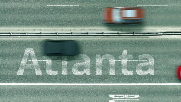 Vista aerea dall'alto verso il basso della strada. Auto rivelano Atlanta testo. Viaggio negli Stati Uniti rendering 3D — Foto Stock