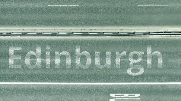 Oversikt over den travle bilveien med Edinburgh-tekst. Reise til Storbritannia 3D-gjengivelse – stockfoto