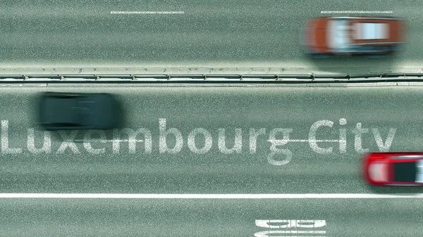 Prohlédněte si horní okraj dálnice a odhalte text Lucemburského města. Řízení v Lucemburku 3D vykreslování — Stock fotografie